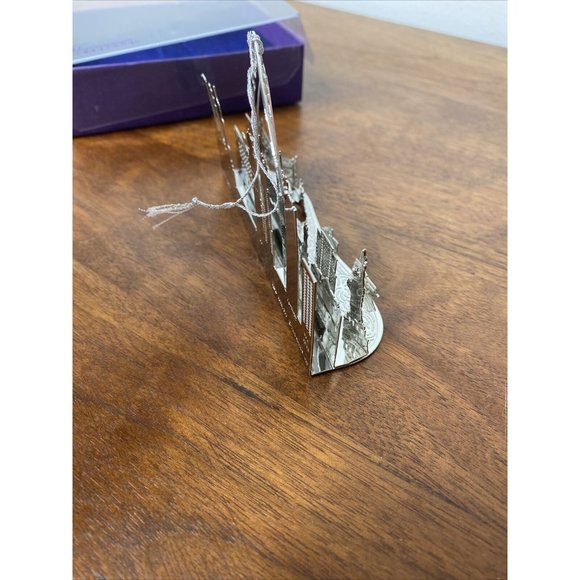 Vintage Two-Hands New York City Skyline Christmas Ornament twin Towers 2001 New - Picture 4 of 10